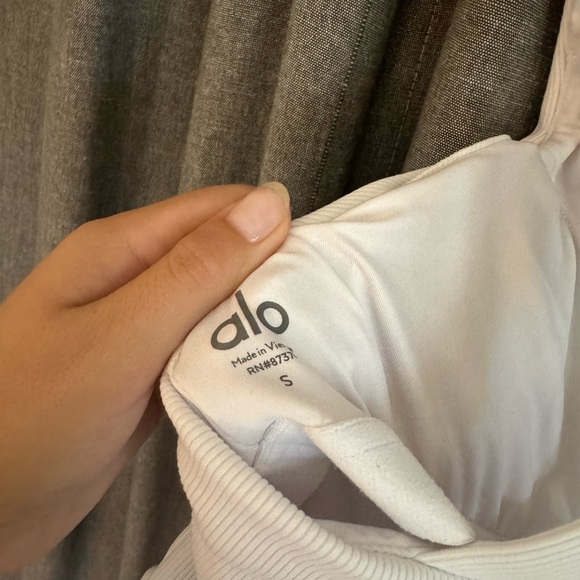 Alo yoga elevate tank size s - Picture 5 of 5